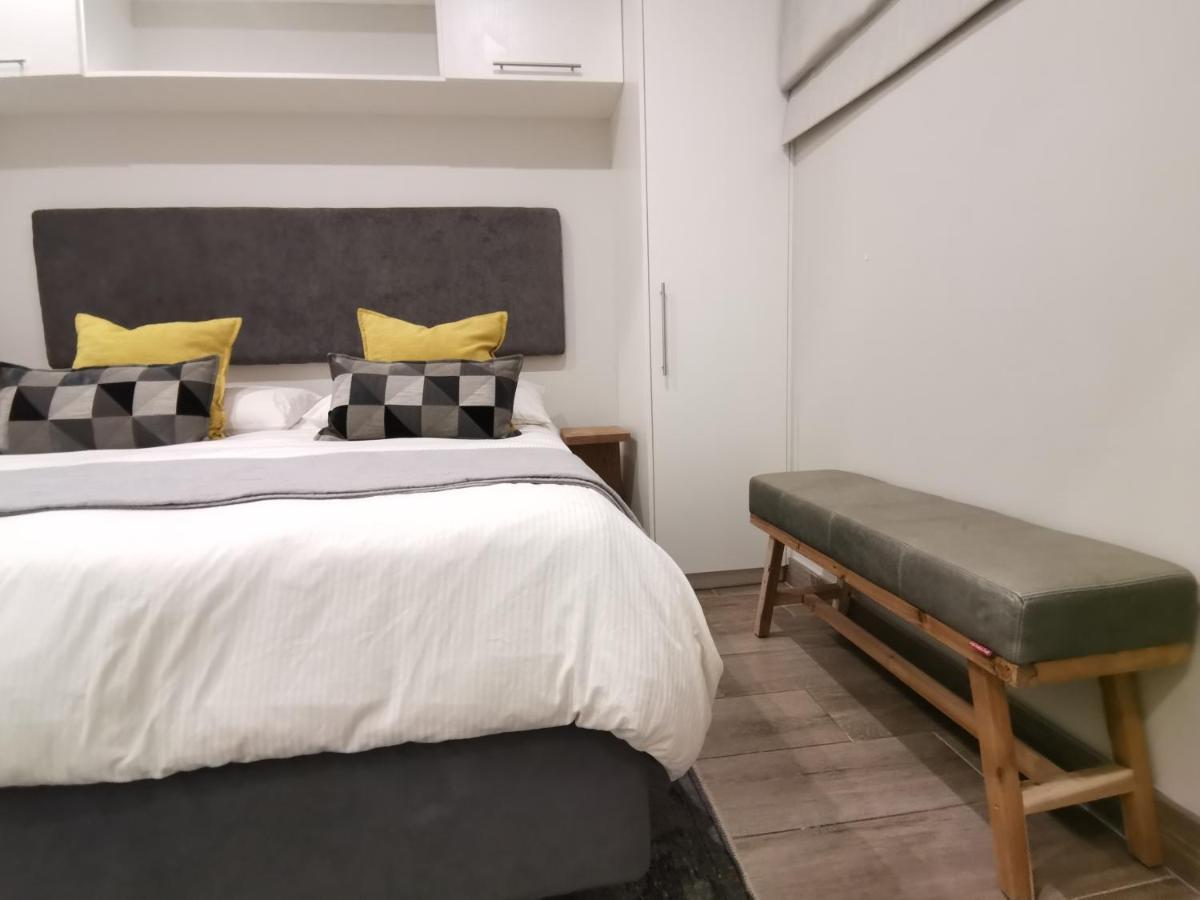 Regency Apartment Hotel Menlyn Pretoria Bagian luar foto