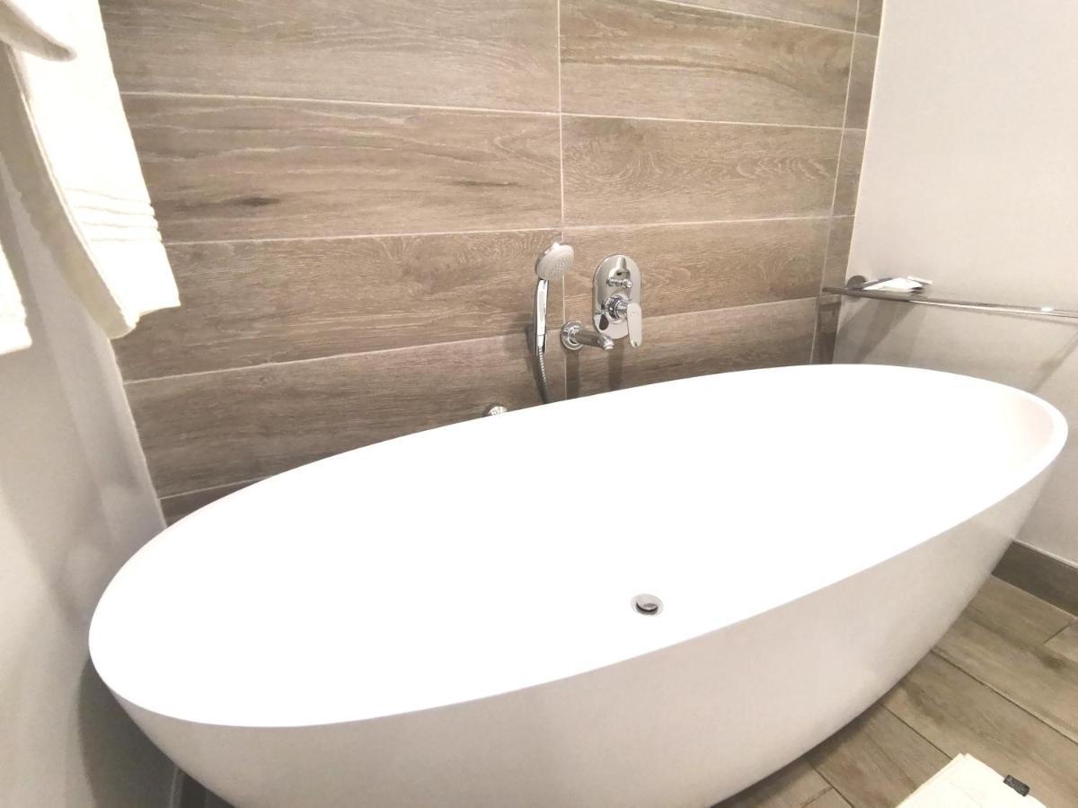 Regency Apartment Hotel Menlyn Pretoria Bagian luar foto